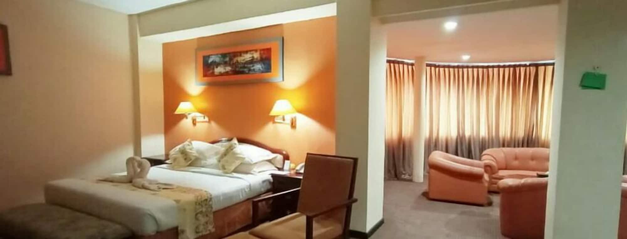 Hotel Mariat סורונג מראה חיצוני תמונה