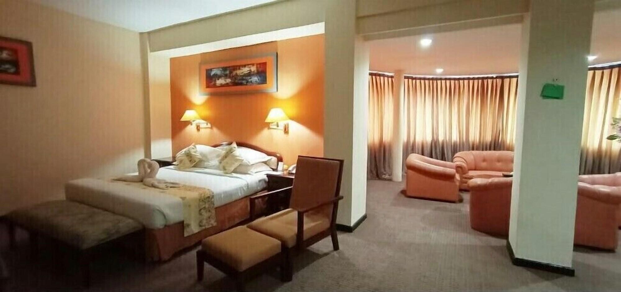 Hotel Mariat סורונג מראה חיצוני תמונה