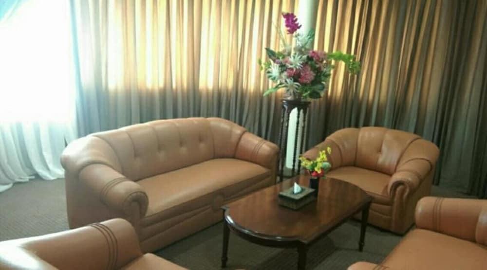 Hotel Mariat סורונג מראה חיצוני תמונה