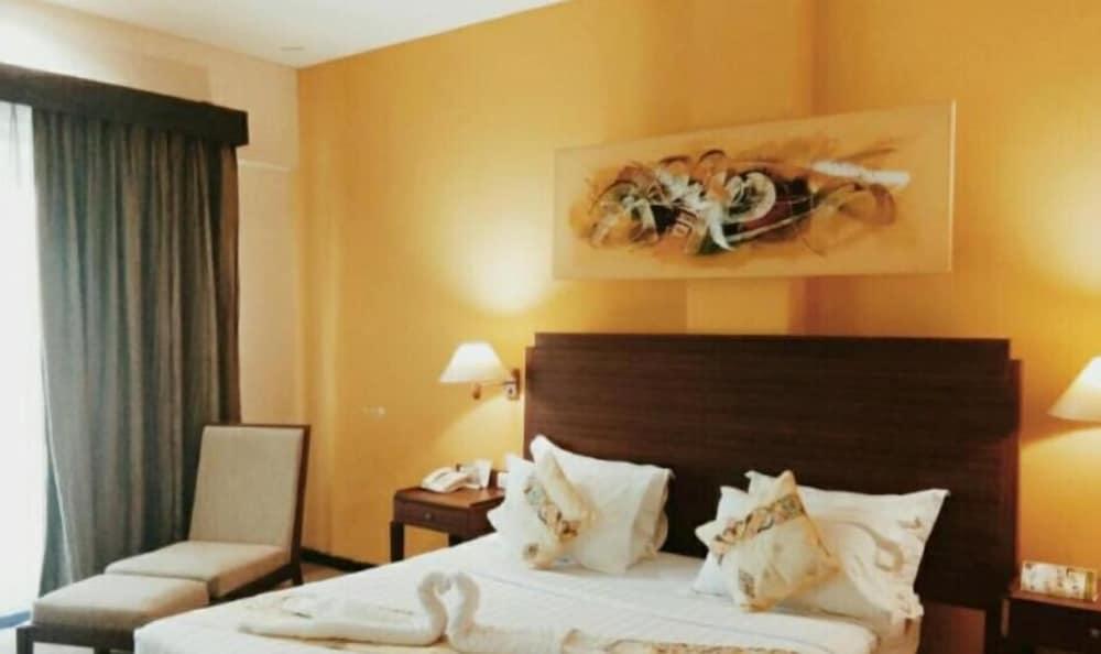Hotel Mariat סורונג מראה חיצוני תמונה